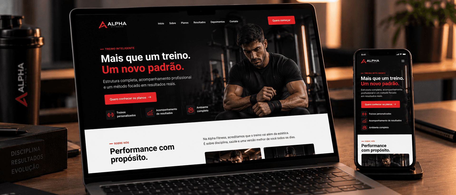 Exemplo conceitual de landing page responsiva para uma academia, exibida em desktop e mobile